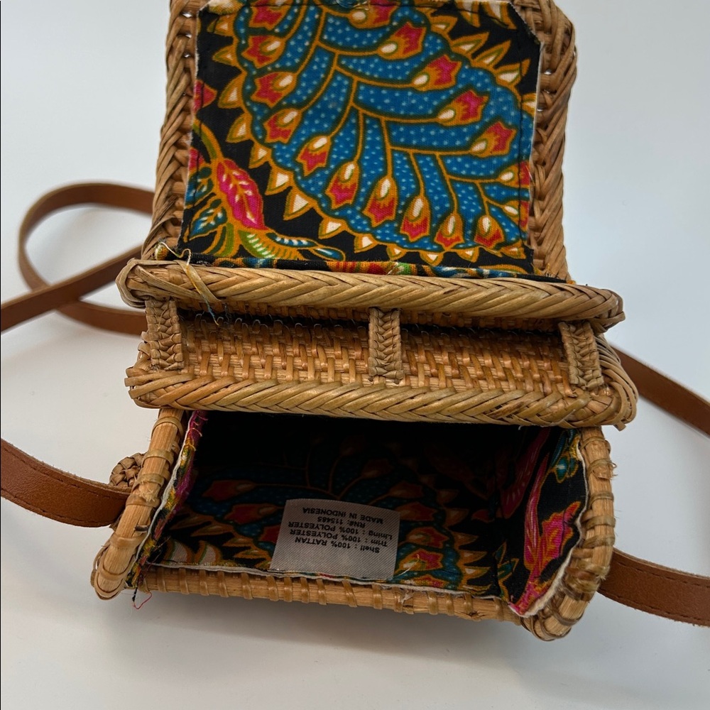Elegant Brown Woven Rattan Cellphone Crossbody Bag Inside Boho Lining Travel - Picture 8 of 10